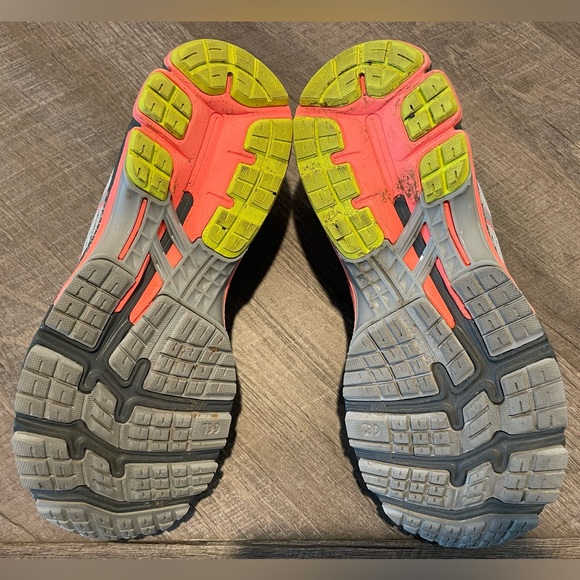 ASICS running shoes - Picture 5 of 6